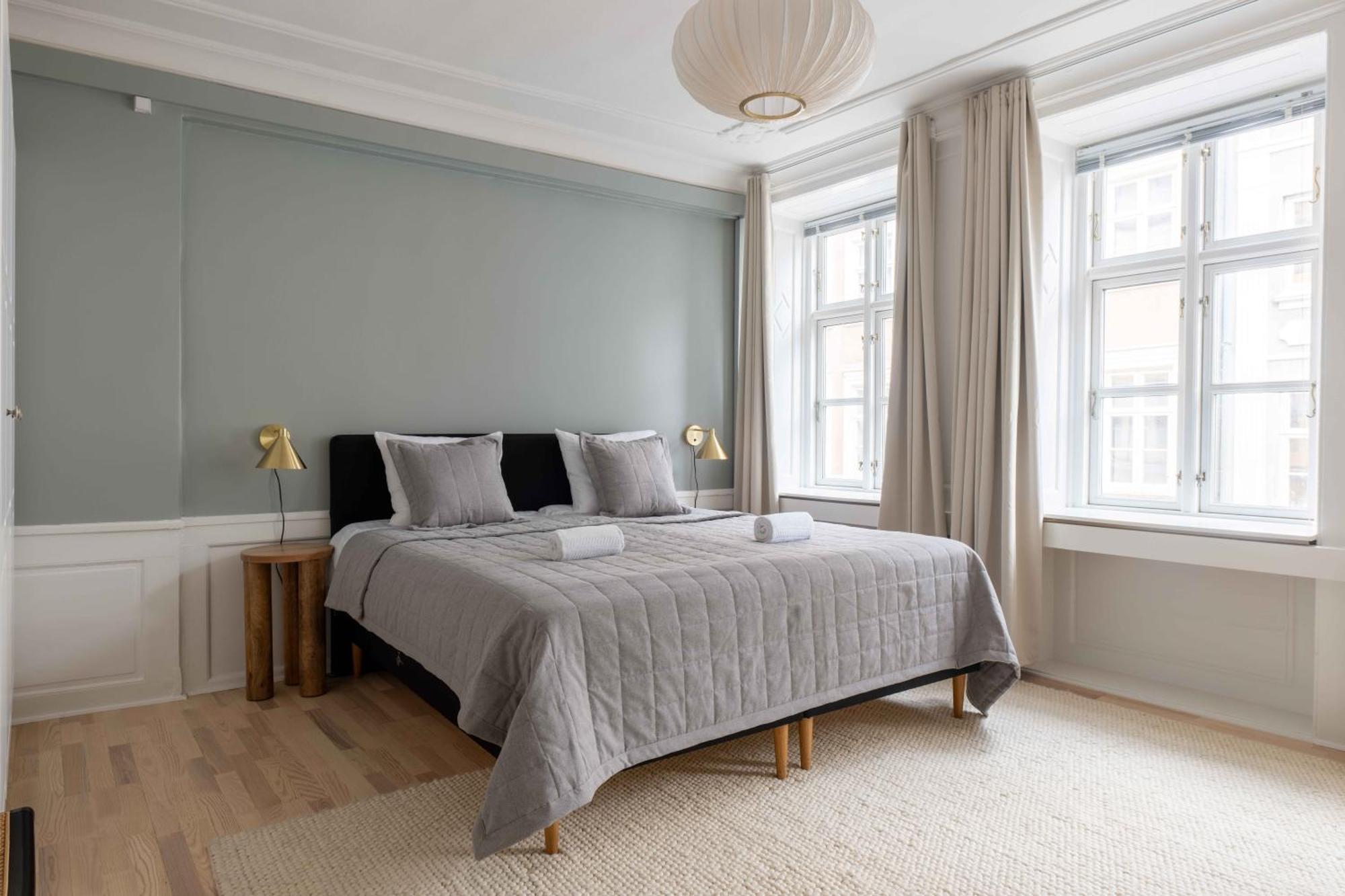 Spacious Tivoli Gardens Apartment W 3 Bedrooms โคเปนเฮเกน ภายนอก รูปภาพ