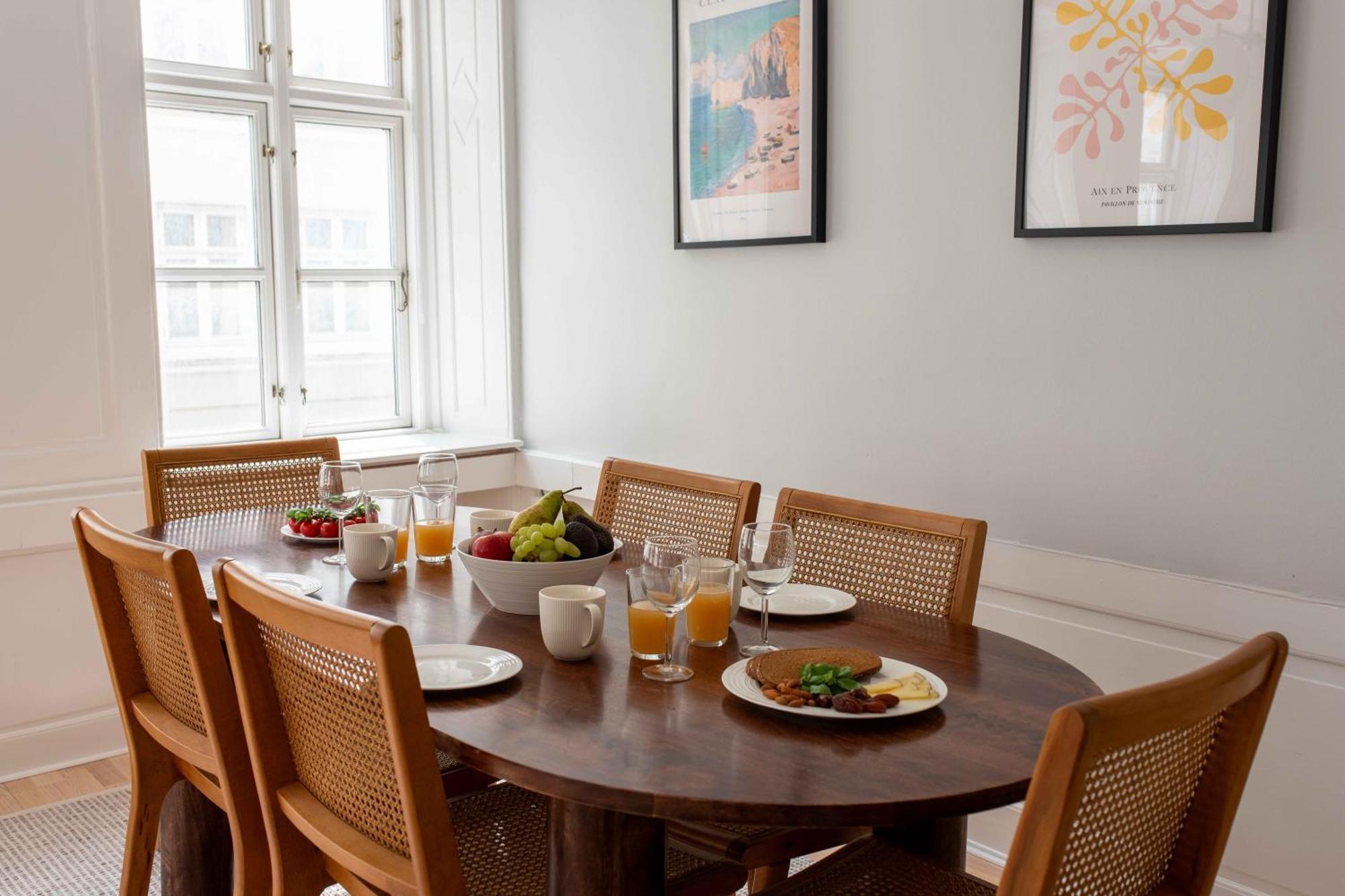 Spacious Tivoli Gardens Apartment W 3 Bedrooms โคเปนเฮเกน ภายนอก รูปภาพ