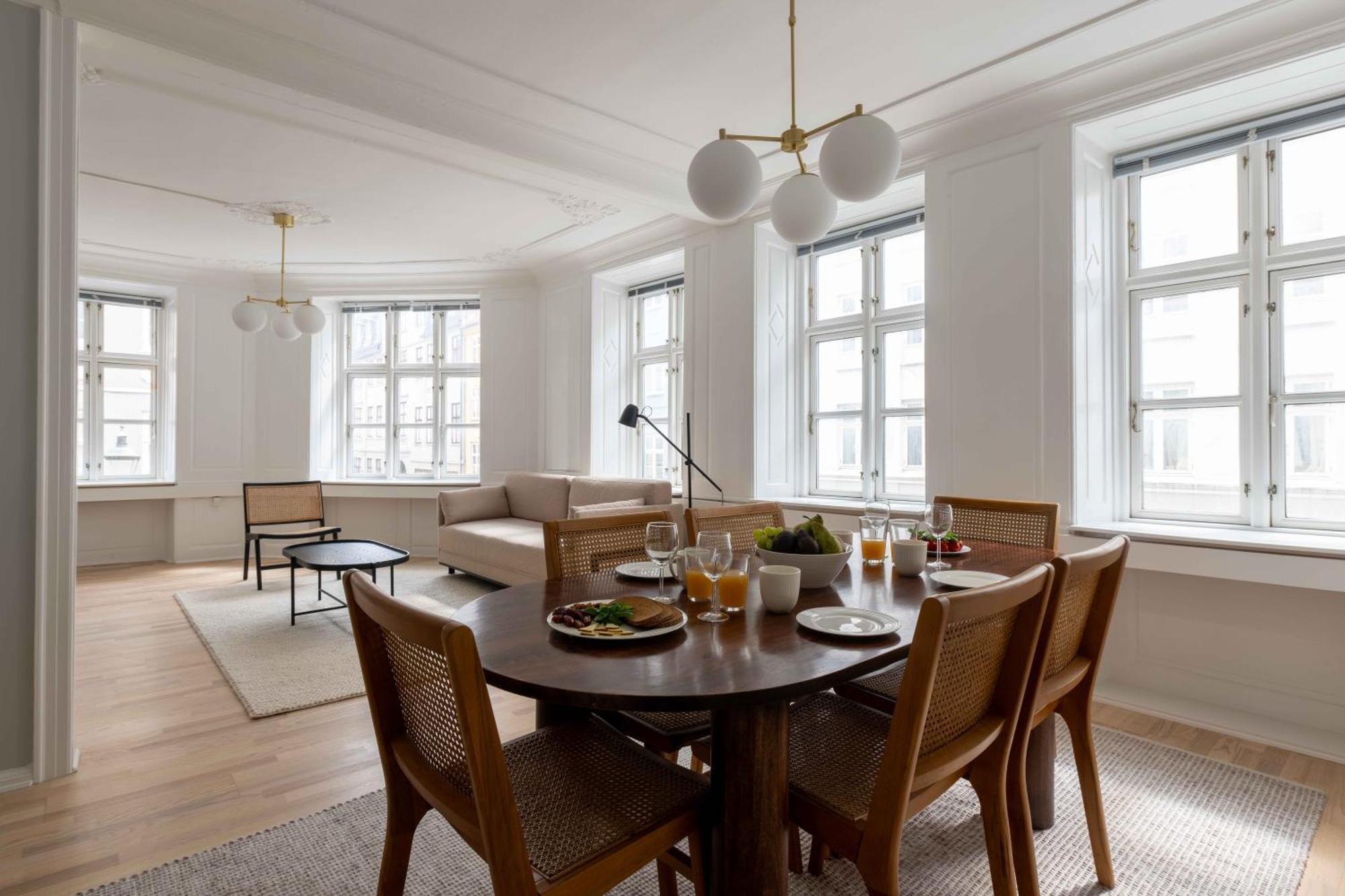 Spacious Tivoli Gardens Apartment W 3 Bedrooms โคเปนเฮเกน ภายนอก รูปภาพ