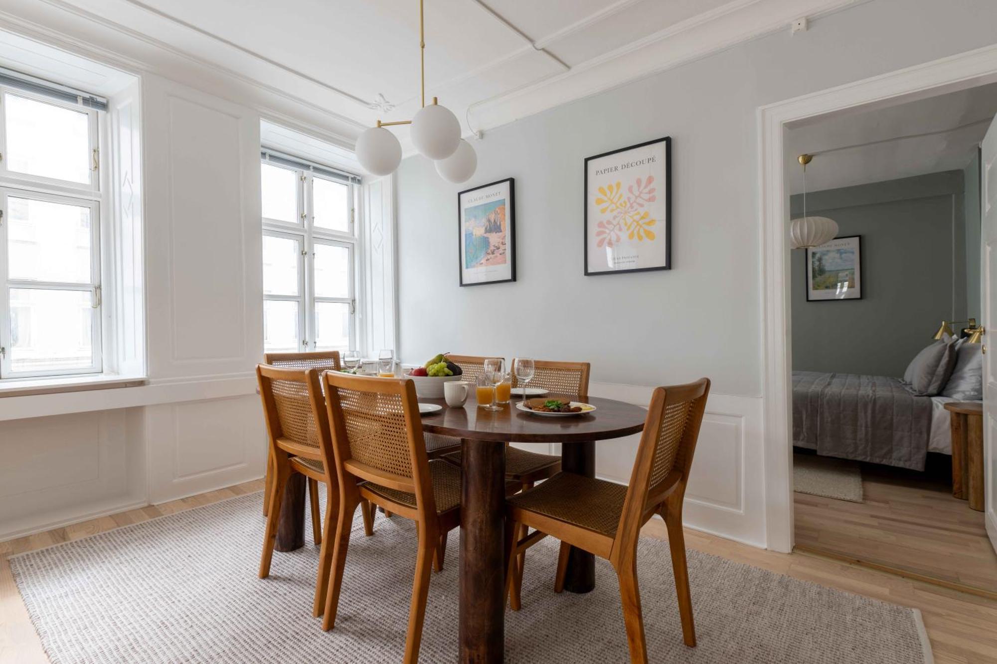 Spacious Tivoli Gardens Apartment W 3 Bedrooms โคเปนเฮเกน ภายนอก รูปภาพ