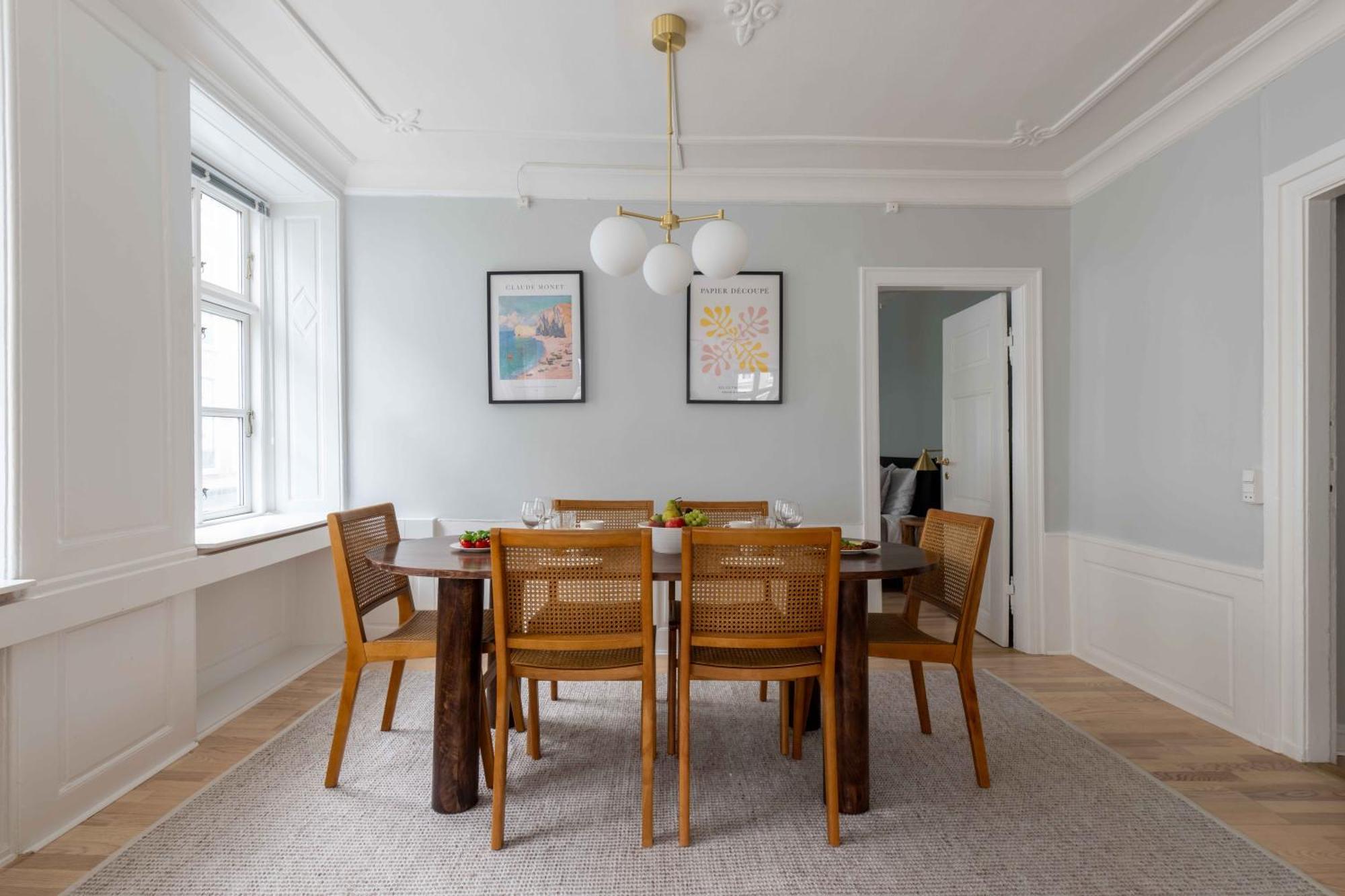 Spacious Tivoli Gardens Apartment W 3 Bedrooms โคเปนเฮเกน ภายนอก รูปภาพ